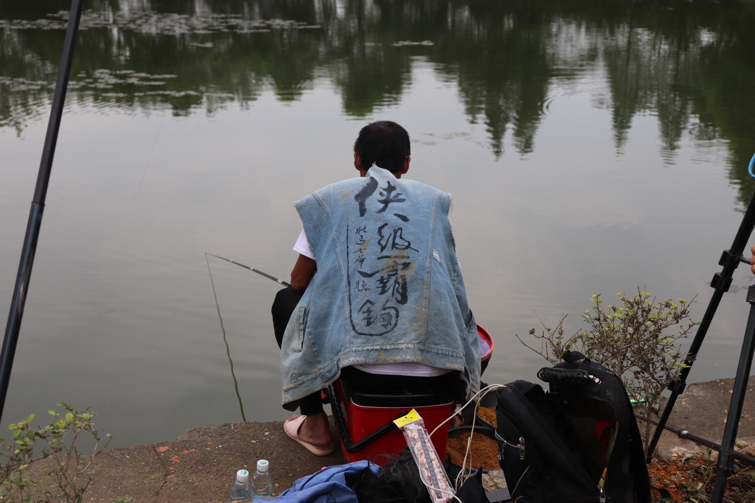 河边垂钓，耐心训练与身心之旅