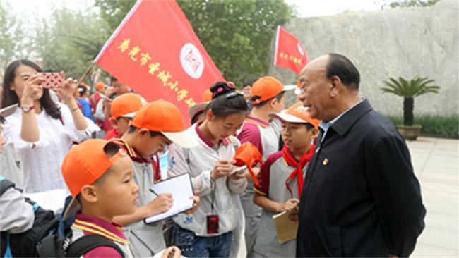 学校文化塑造未来领袖基石，学生成长与领导力培养的重要性