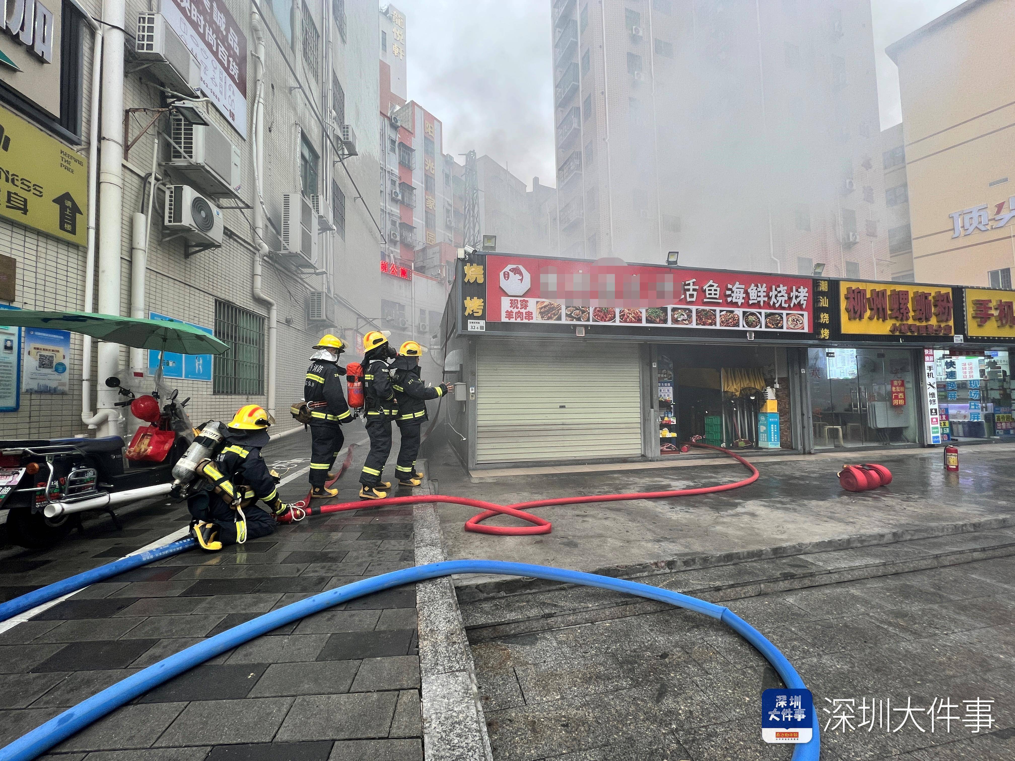 深圳龙岗区菜馆厨房火灾紧急救援行动成功扑灭