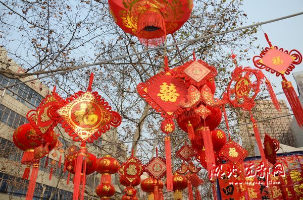 木质装饰品在节庆布置中的独特魅力与意义