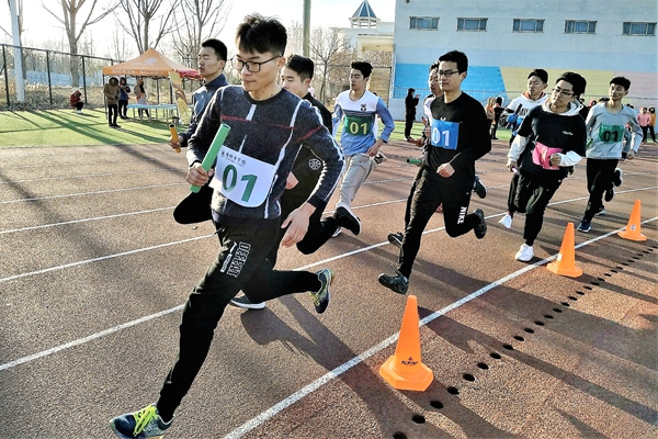 冬日长跑训练营启动，健身达人热情投身锻炼