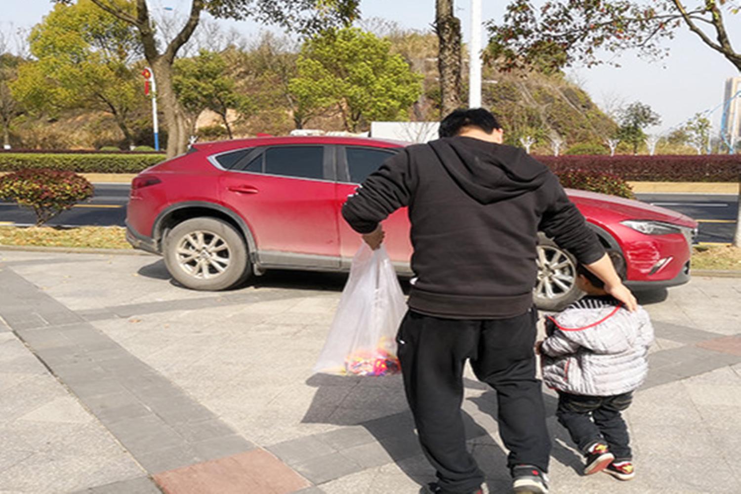 女子因喝下陌生人水昏迷被拐事件，警惕身边的潜在危险分析