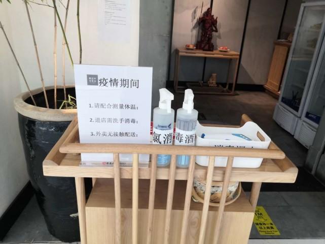 高端实木桌椅设计，家庭聚餐与娱乐首选之选