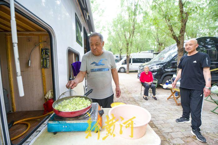 自驾游市场火热，房车旅游成新宠