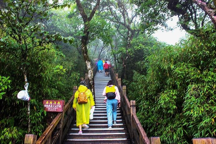 贵州梵净山玻璃栈道，自然与创新融合之旅