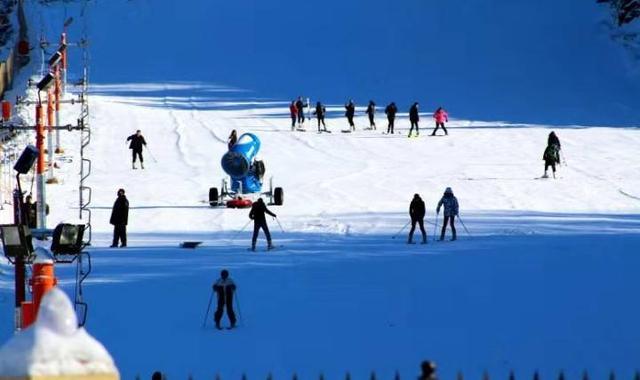 玉龙雪山冬季滑雪路线游客高峰来袭